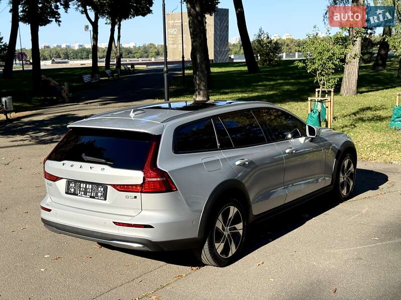 Универсал Volvo V60 Cross Country 2024 в Киеве
