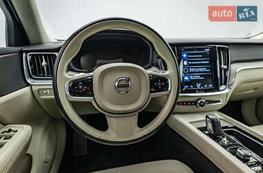 Универсал Volvo V60 Cross Country 2020 в 