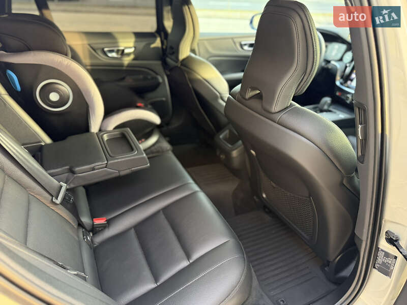 Универсал Volvo V60 Cross Country 2020 в Тернополе