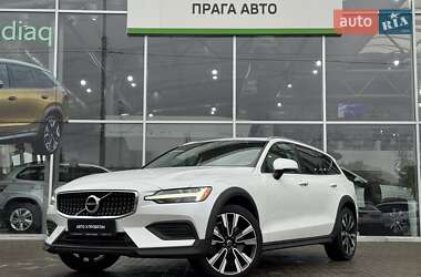 Универсал Volvo V60 Cross Country 2020 в 