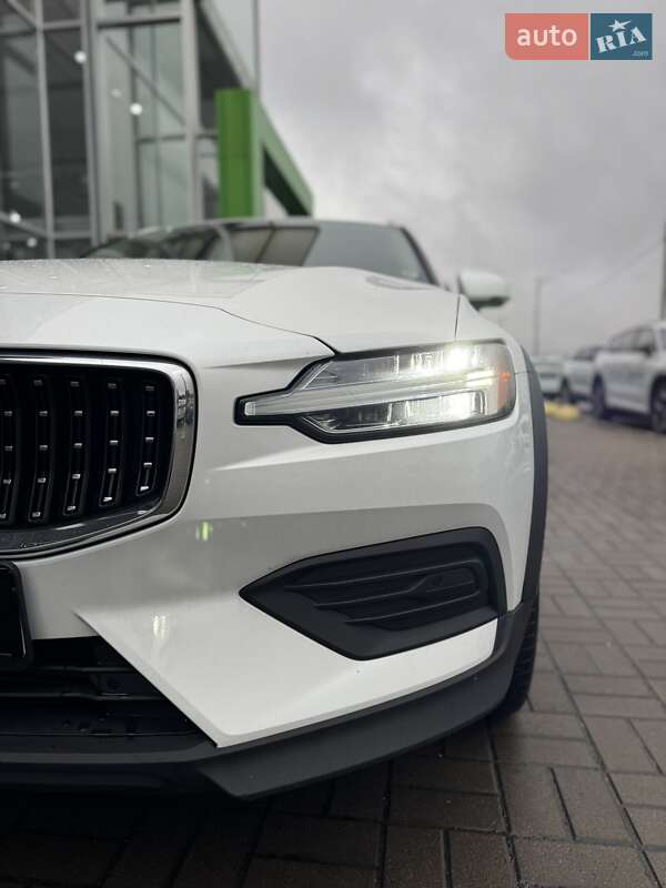 Универсал Volvo V60 Cross Country 2020 в Киеве фото 4 Универсал Volvo V60 Cross Country 2020 в Киеве