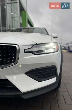 Универсал Volvo V60 Cross Country 2020 в 