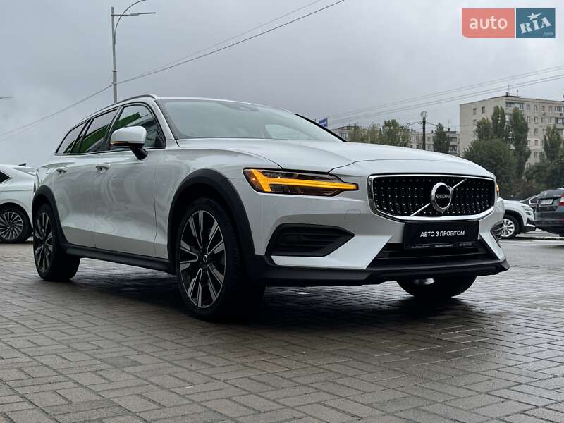 Универсал Volvo V60 Cross Country 2020 в Киеве фото 7 Универсал Volvo V60 Cross Country 2020 в Киеве