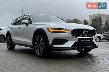 Универсал Volvo V60 Cross Country 2020 в 