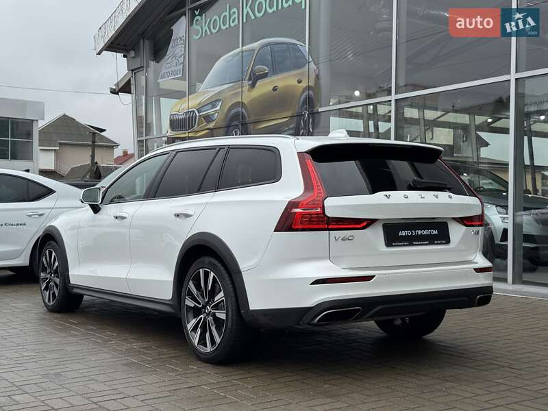 Универсал Volvo V60 Cross Country 2020 в Киеве фото 12 Универсал Volvo V60 Cross Country 2020 в Киеве