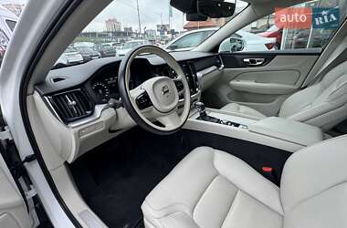 Универсал Volvo V60 Cross Country 2020 в 