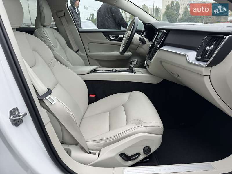 Универсал Volvo V60 Cross Country 2020 в Киеве фото 21 Универсал Volvo V60 Cross Country 2020 в Киеве