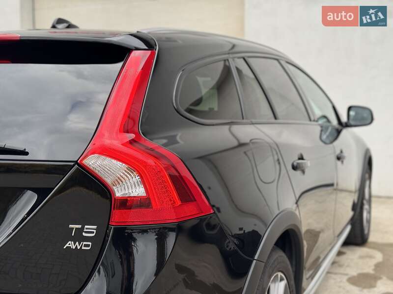 Универсал Volvo V60 Cross Country 2018 в Сарнах фото 42 Универсал Volvo V60 Cross Country 2018 в Сарнах