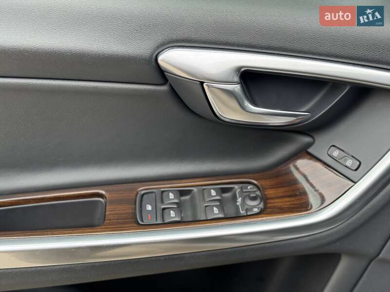 Универсал Volvo V60 Cross Country 2018 в Сарнах фото 48 Универсал Volvo V60 Cross Country 2018 в Сарнах