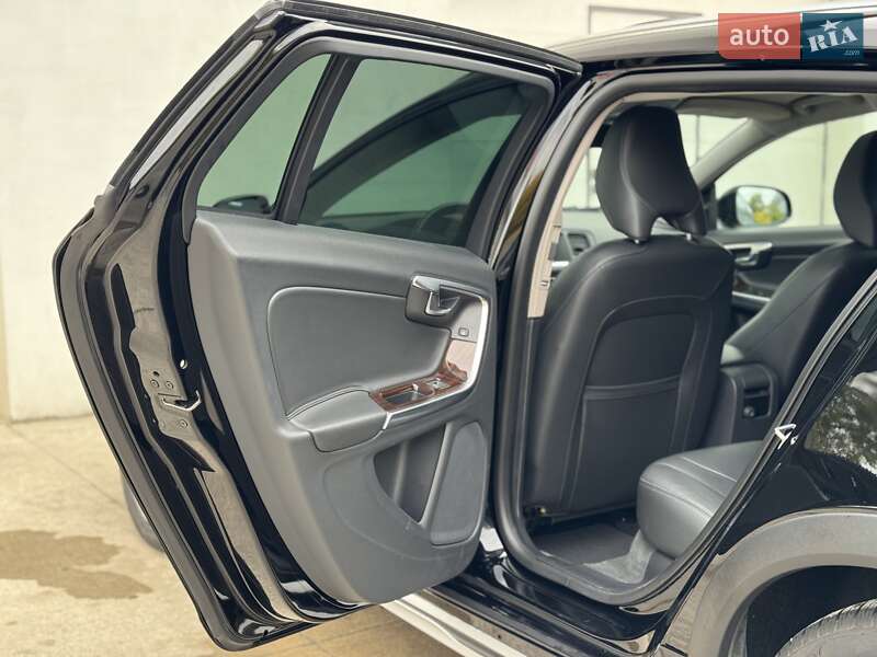 Универсал Volvo V60 Cross Country 2018 в Сарнах фото 73 Универсал Volvo V60 Cross Country 2018 в Сарнах