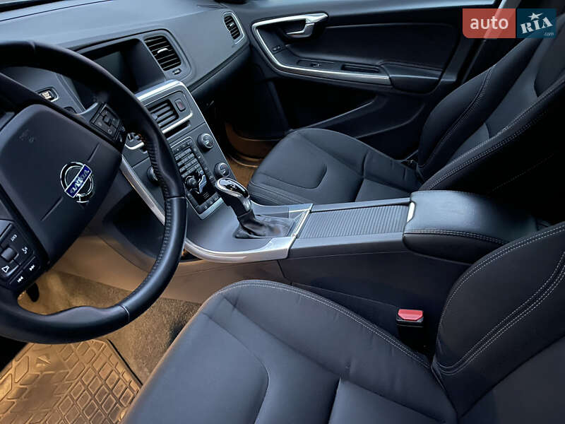 Универсал Volvo V60 Cross Country 2017 в Одессе фото 32 Универсал Volvo V60 Cross Country 2017 в Одессе