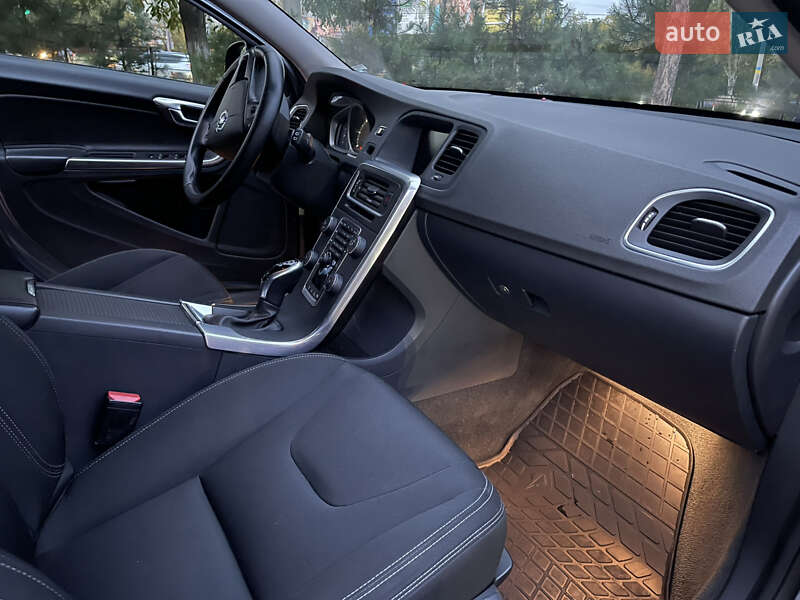 Универсал Volvo V60 Cross Country 2017 в Одессе фото 35 Универсал Volvo V60 Cross Country 2017 в Одессе