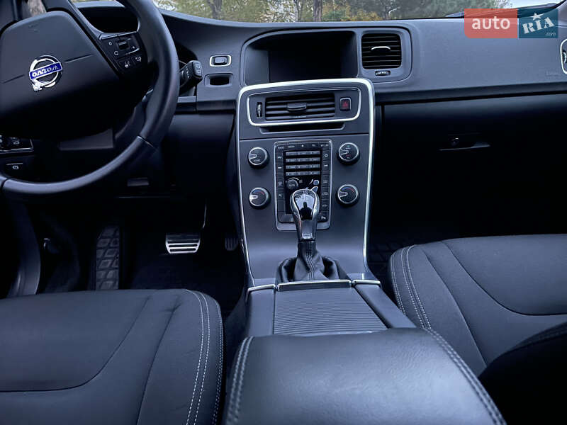 Универсал Volvo V60 Cross Country 2017 в Одессе фото 43 Универсал Volvo V60 Cross Country 2017 в Одессе