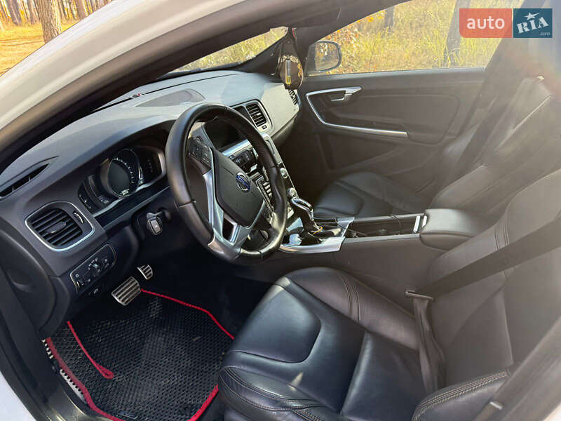 Универсал Volvo V60 Cross Country 2015 в Киеве фото 5 Универсал Volvo V60 Cross Country 2015 в Киеве
