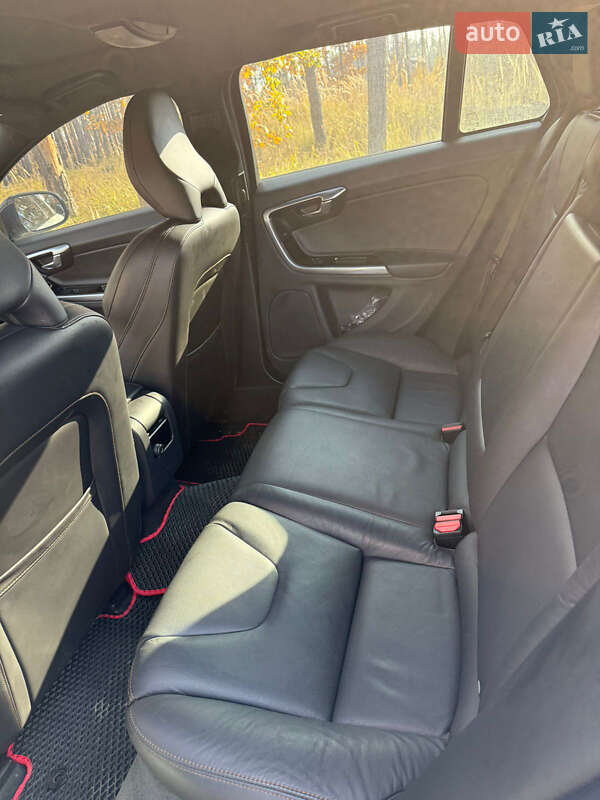 Универсал Volvo V60 Cross Country 2015 в Киеве фото 10 Универсал Volvo V60 Cross Country 2015 в Киеве