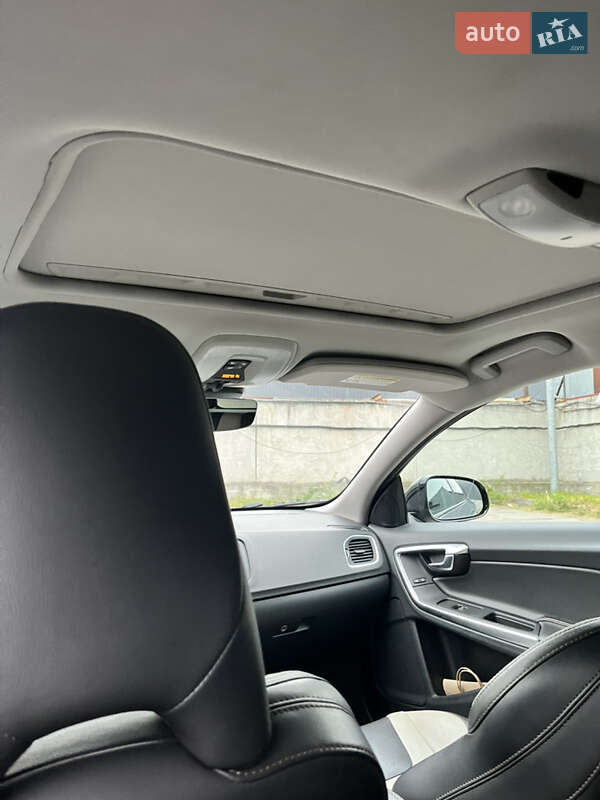 Универсал Volvo V60 Cross Country 2016 в Киеве