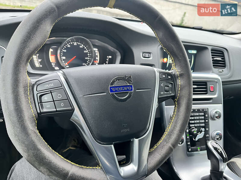 Универсал Volvo V60 Cross Country 2016 в Киеве