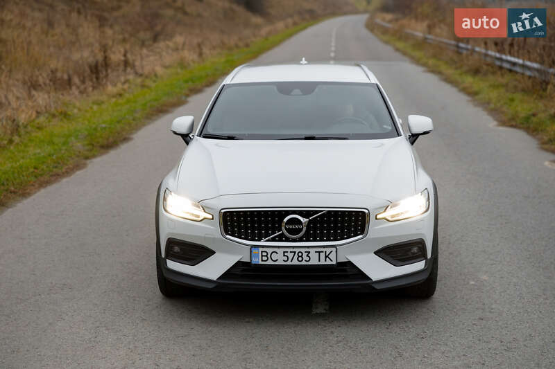 Универсал Volvo V60 Cross Country 2019 в Львове фото Универсал Volvo V60 Cross Country 2019 в Львове