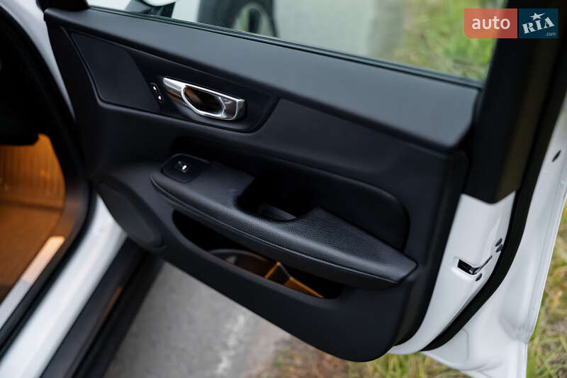 Универсал Volvo V60 Cross Country 2019 в Львове фото 41 Универсал Volvo V60 Cross Country 2019 в Львове