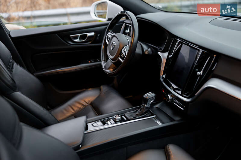 Универсал Volvo V60 Cross Country 2019 в Львове фото 48 Универсал Volvo V60 Cross Country 2019 в Львове