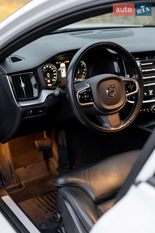 Универсал Volvo V60 Cross Country 2019 в Львове фото 50 Универсал Volvo V60 Cross Country 2019 в Львове