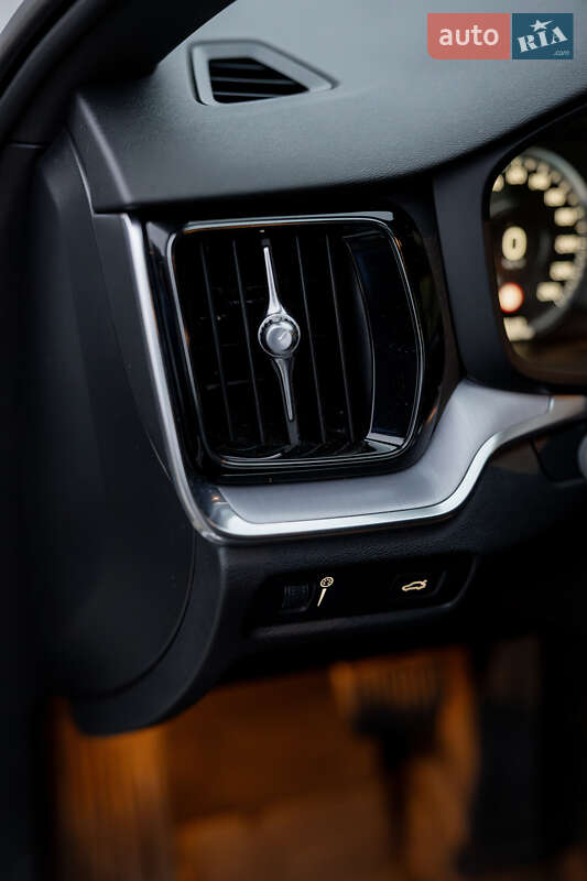 Универсал Volvo V60 Cross Country 2019 в Львове фото 53 Универсал Volvo V60 Cross Country 2019 в Львове