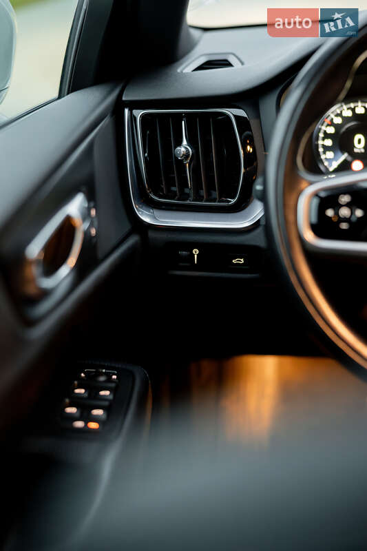 Универсал Volvo V60 Cross Country 2019 в Львове фото 77 Универсал Volvo V60 Cross Country 2019 в Львове