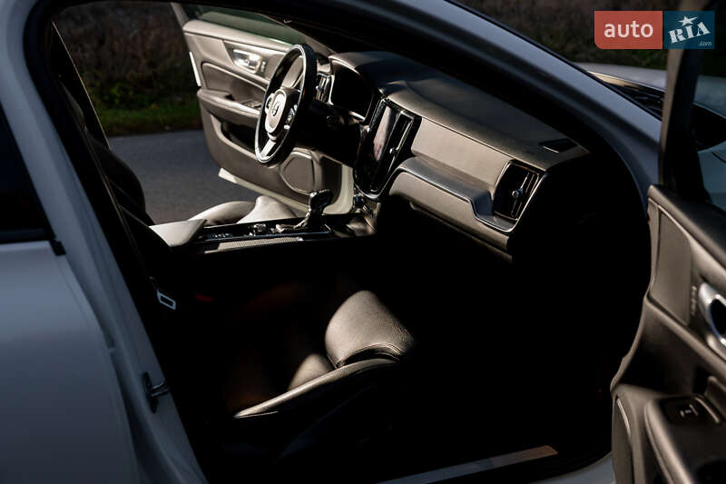 Универсал Volvo V60 Cross Country 2019 в Львове фото 93 Универсал Volvo V60 Cross Country 2019 в Львове