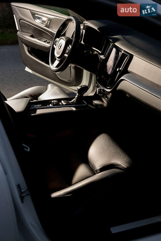 Универсал Volvo V60 Cross Country 2019 в Львове фото 94 Универсал Volvo V60 Cross Country 2019 в Львове