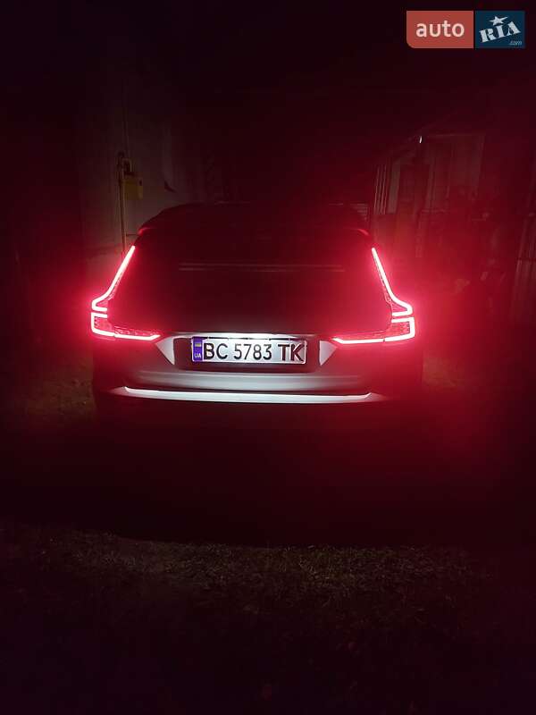 Универсал Volvo V60 Cross Country 2019 в Львове фото 103 Универсал Volvo V60 Cross Country 2019 в Львове