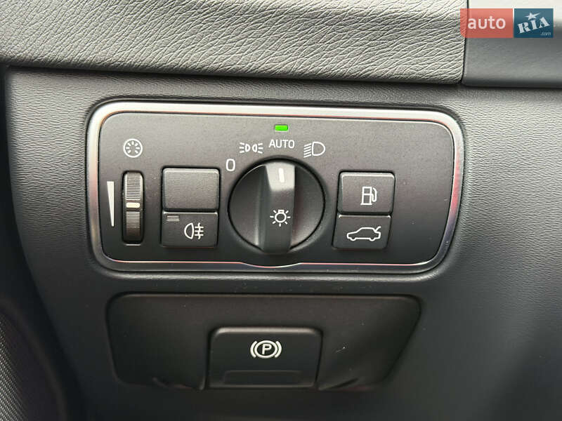 Універсал Volvo V60 Cross Country 2017 в Києві фото 51 Універсал Volvo V60 Cross Country 2017 в Києві