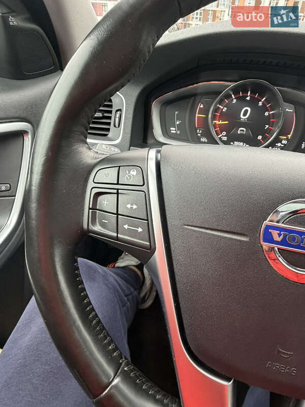 Універсал Volvo V60 Cross Country 2017 в Києві фото 54 Універсал Volvo V60 Cross Country 2017 в Києві