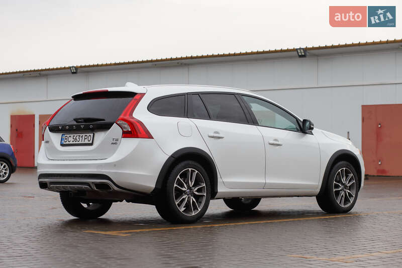 Универсал Volvo V60 Cross Country 2016 в Львове