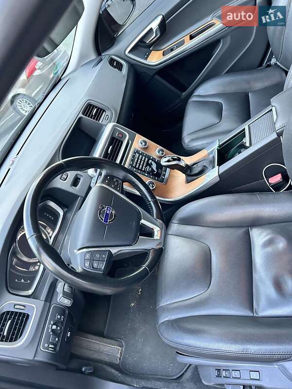 Универсал Volvo V60 Cross Country 2017 в Киеве фото 2 Универсал Volvo V60 Cross Country 2017 в Киеве