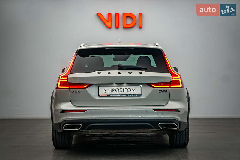 Универсал Volvo V60 Cross Country 2019 в Киеве фото 6 Универсал Volvo V60 Cross Country 2019 в Киеве
