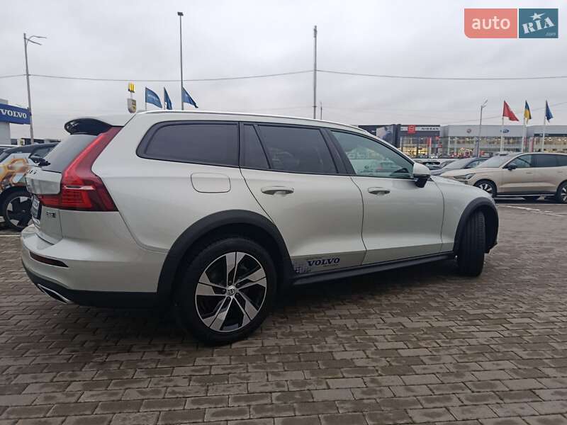 Универсал Volvo V60 Cross Country 2020 в Киеве