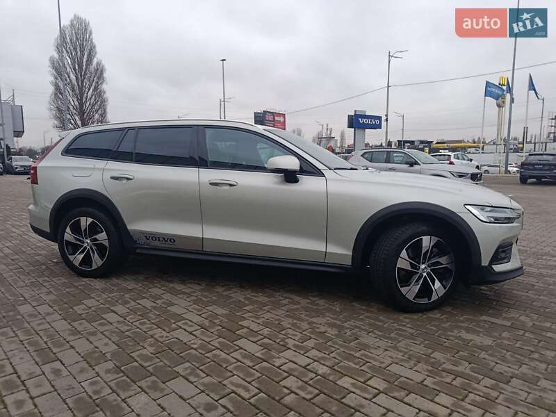 Универсал Volvo V60 Cross Country 2020 в Киеве
