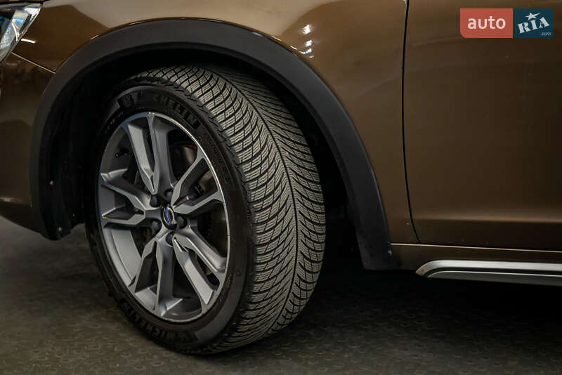 Универсал Volvo V60 Cross Country 2018 в Киеве