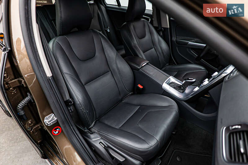 Универсал Volvo V60 Cross Country 2018 в Киеве