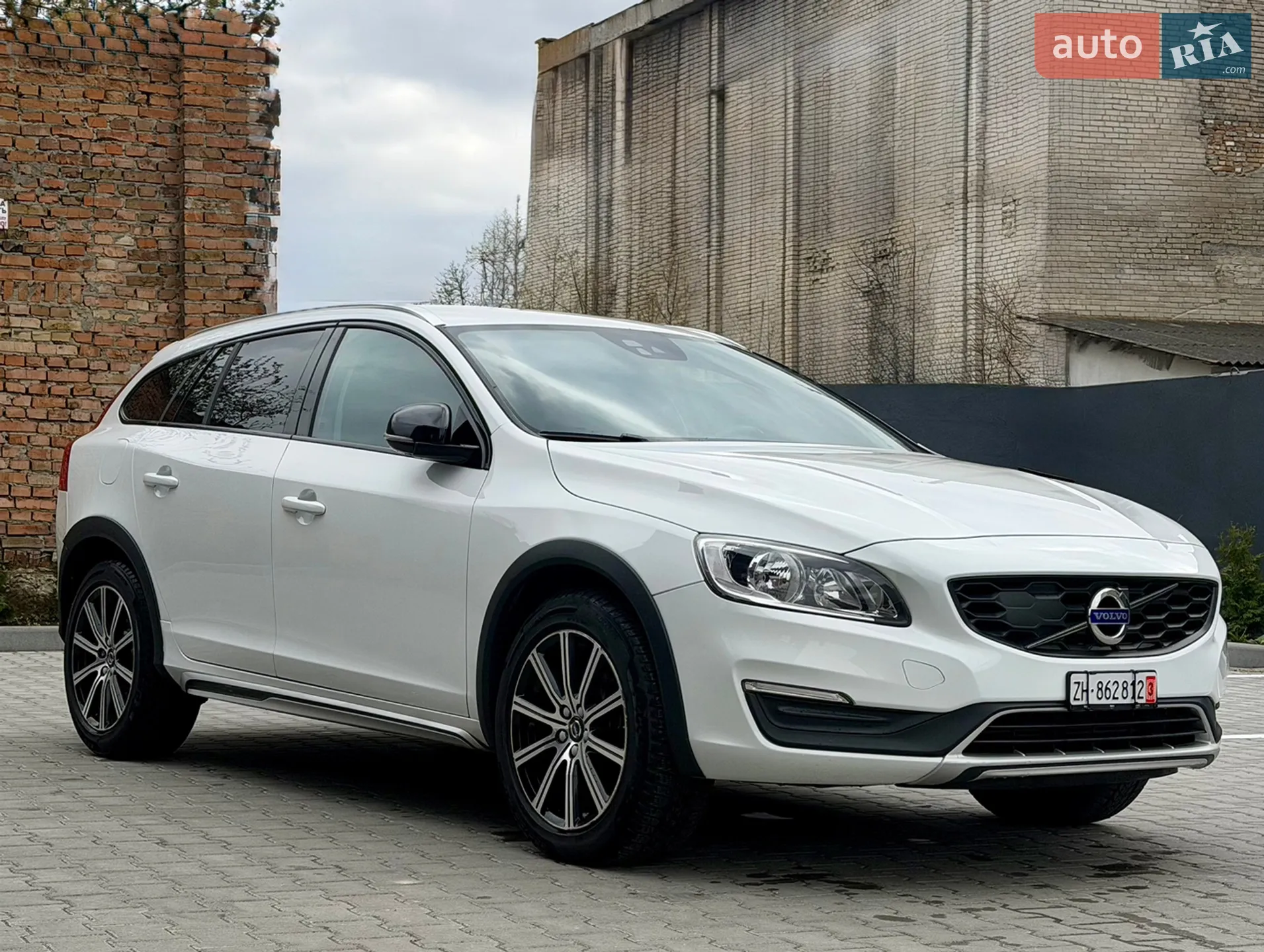 Volvo V60 Cross Country 2017