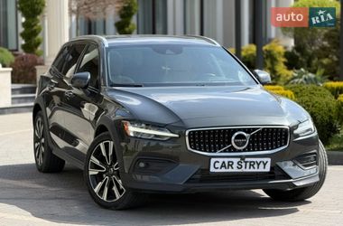 Универсал Volvo V60 Cross Country 2020 в Стрые