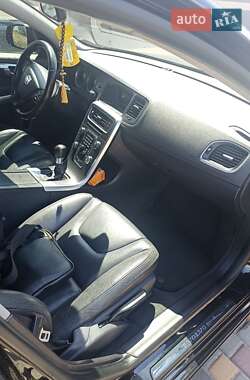 Универсал Volvo V60 2011 в 