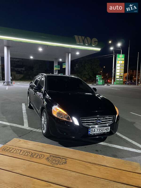 Универсал Volvo V60 2011 в 