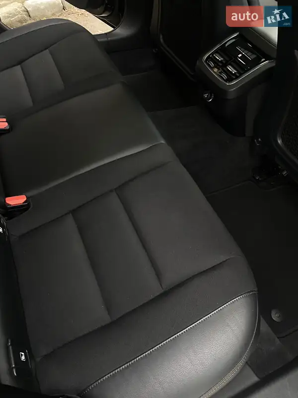 Volvo V60 2018 VIN YV1ZWA8UDK1006799 фото оголошення 13 з 60