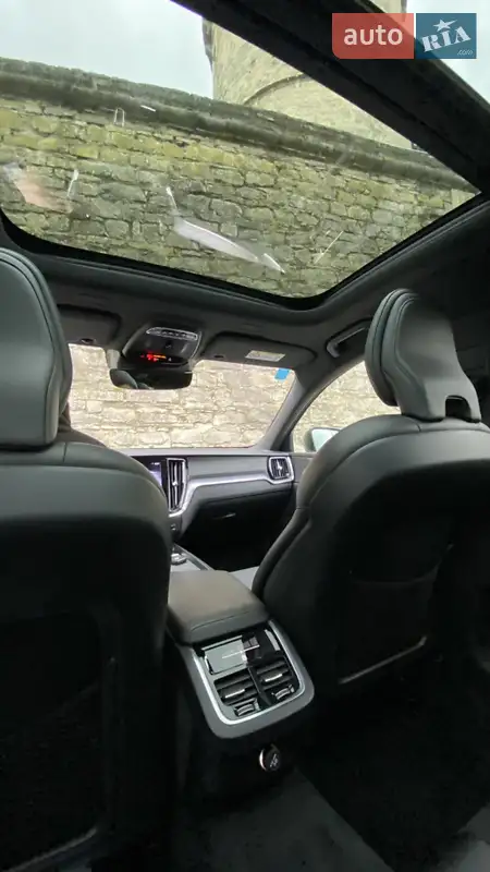 Volvo V60 2018 VIN YV1ZWA8UDK1006799 фото оголошення 20 з 60