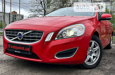 Універсал Volvo V60 2011 в Сумах