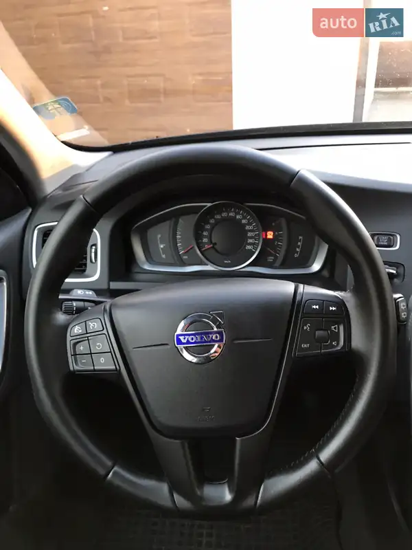 Volvo V60 2017 VIN YV1FW7880H2372273 фото оголошення 15 з 87
