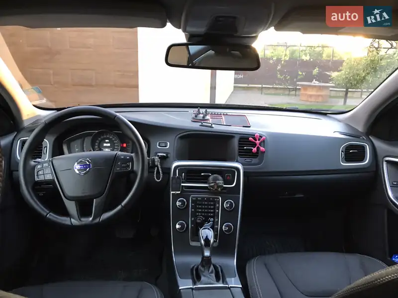 Volvo V60 2017 VIN YV1FW7880H2372273 фото оголошення 19 з 87