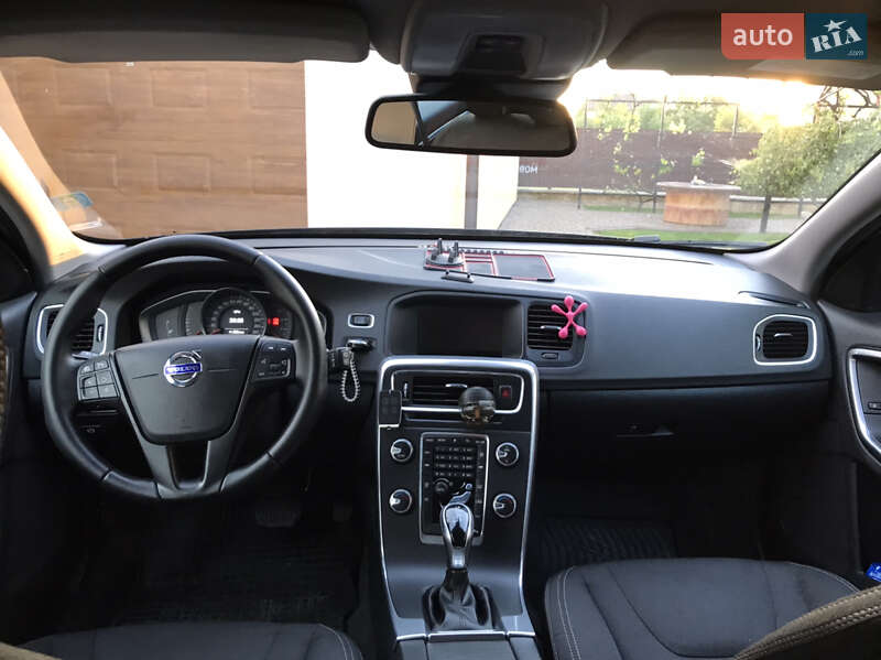 Универсал Volvo V60 2017 в Калуше