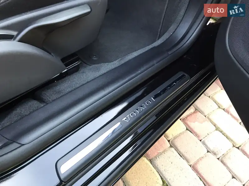 Volvo V60 2017 VIN YV1FW7880H2372273 фото оголошення 24 з 87